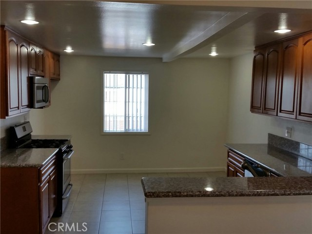 Detail Gallery Image 8 of 14 For 6141 Marbrisa, Huntington Park,  CA 90255 - 1 Beds | 1 Baths