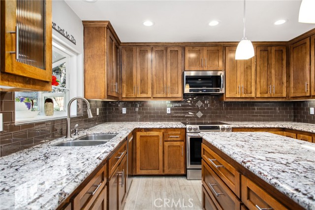 30201 Spray Drive, Canyon Lake CA: https://media.crmls.org/medias/aa867004-eb58-4323-a3d1-c0c8f05716de.jpg