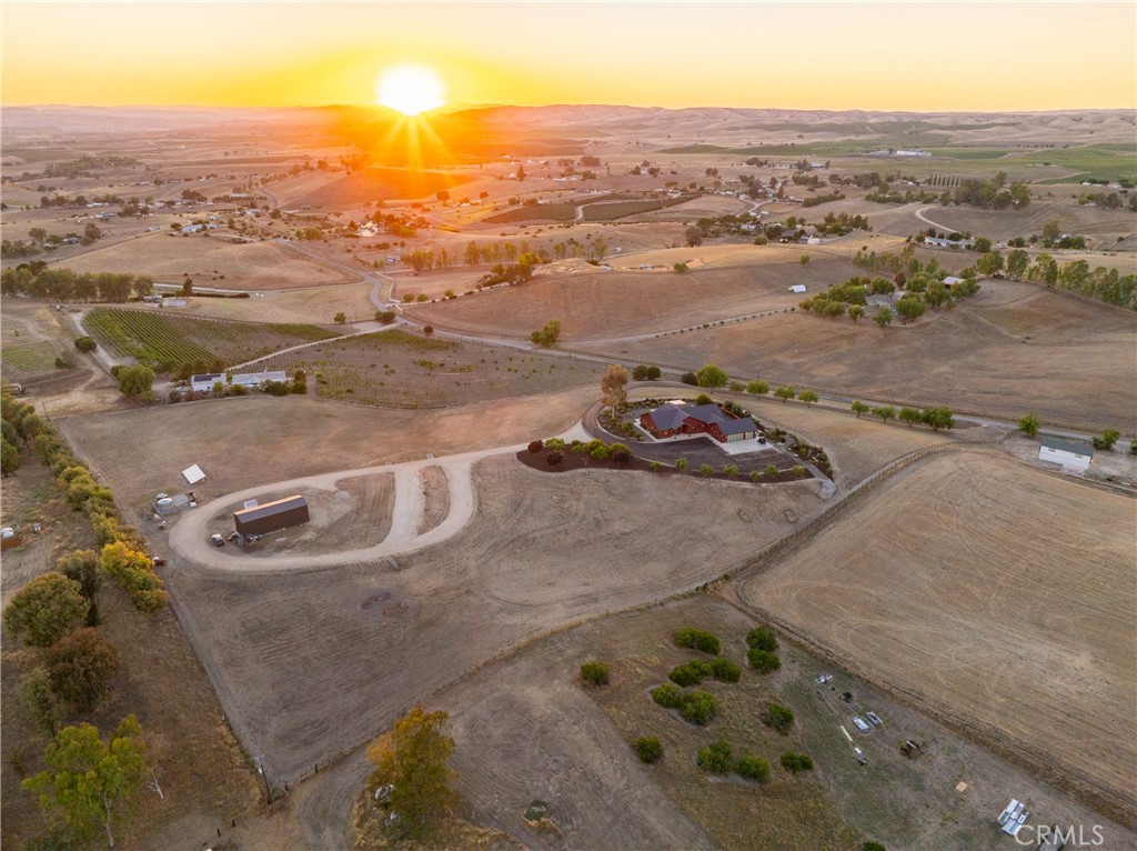 https://media.crmls.org/medias/aa867943-f0ed-463c-90f8-37849cded479.jpg?preset=X-Large