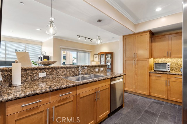 Detail Gallery Image 9 of 40 For 4821 Bakman Ave #206,  North Hollywood,  CA 91606 - 3 Beds | 2 Baths