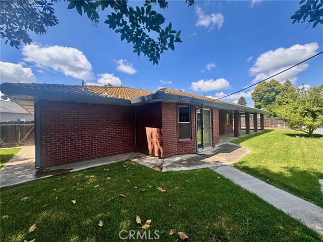 2165 Trenton Court, Merced CA: https://media.crmls.org/medias/aa86c72b-a3e5-48dd-a653-8c7cedeaf25d.jpg