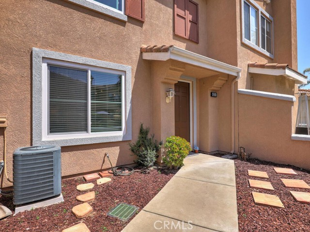 Detail Gallery Image 2 of 39 For 452 N Bloomberry #B,  Orange,  CA 92869 - 3 Beds | 2/1 Baths
