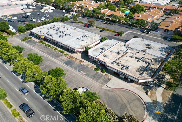320 W Foothill Blvd, Upland CA: https://media.crmls.org/medias/aa87b30d-05a7-4060-a7ff-10d172109133.jpg