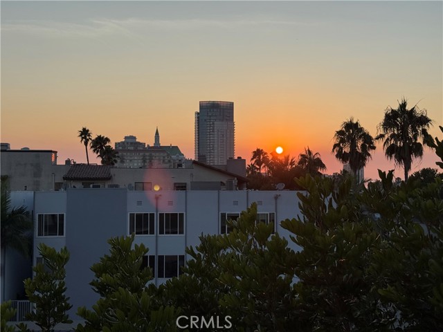 1310 E Ocean Boulevard, Long Beach CA: https://media.crmls.org/medias/aa87dcc6-6e4c-4095-bbe6-771f015dbe60.jpg