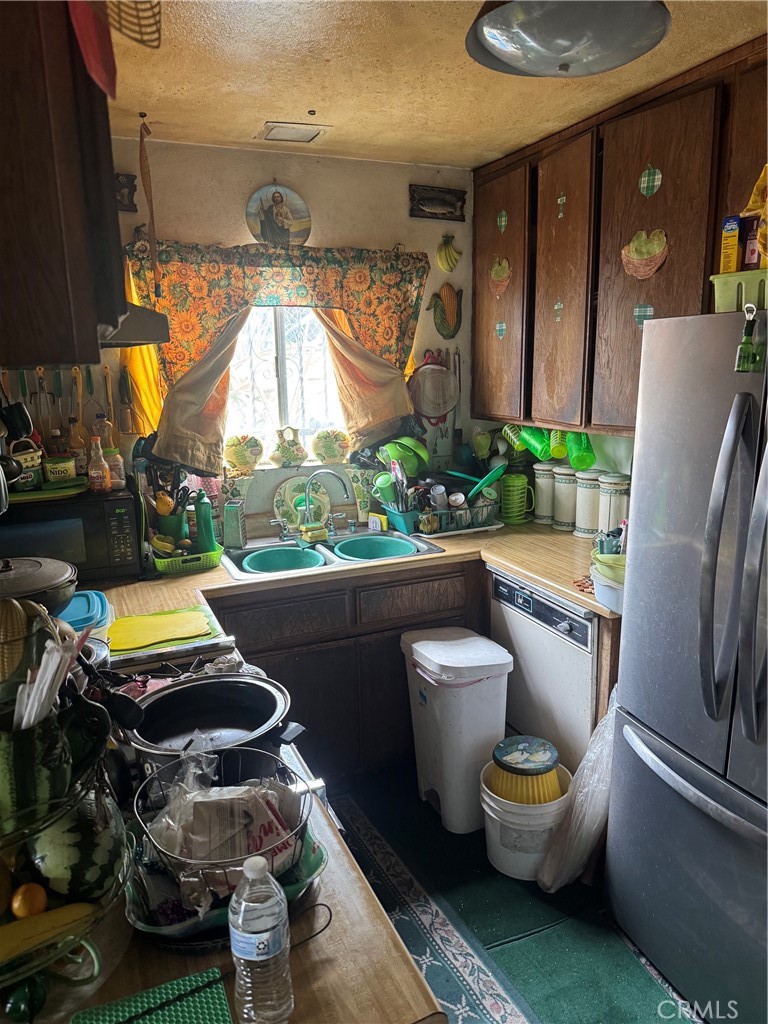 https://media.crmls.org/medias/aa87f1a5-6e99-49d3-810d-d8ad861e24ee.jpg?preset=X-Large