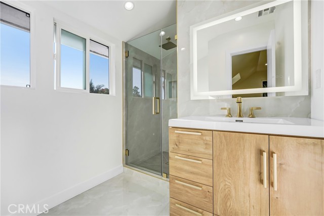 Detail Gallery Image 16 of 28 For 13433 Ebell St, Panorama City,  CA 91402 - 5 Beds | 4 Baths