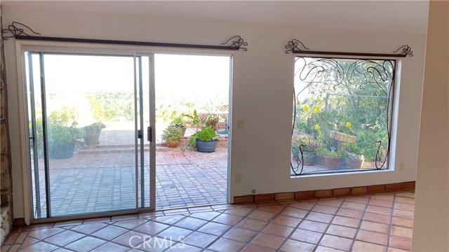 Detail Gallery Image 10 of 35 For 5974 Maury Ave, Woodland Hills,  CA 91367 - 3 Beds | 2 Baths