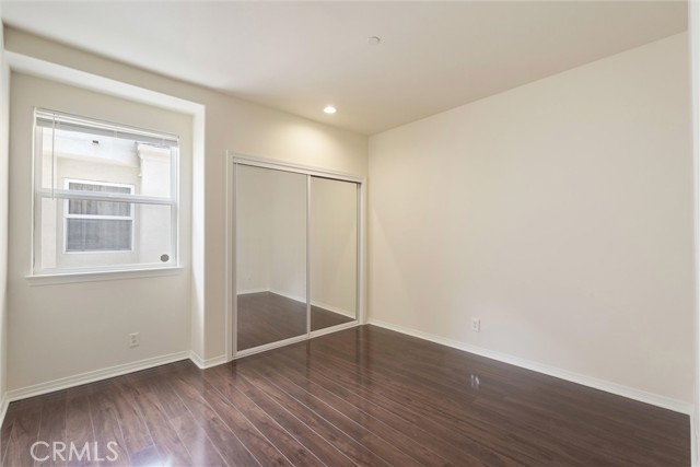 Detail Gallery Image 8 of 15 For 1529 Artesia Bld #B,  Manhattan Beach,  CA 90266 - 3 Beds | 2/1 Baths