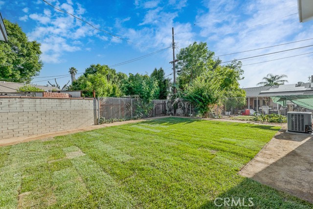 7719 Nestle Avenue, Reseda CA: https://media.crmls.org/medias/aa88f324-3025-4adb-ba81-dcbb655f704e.jpg