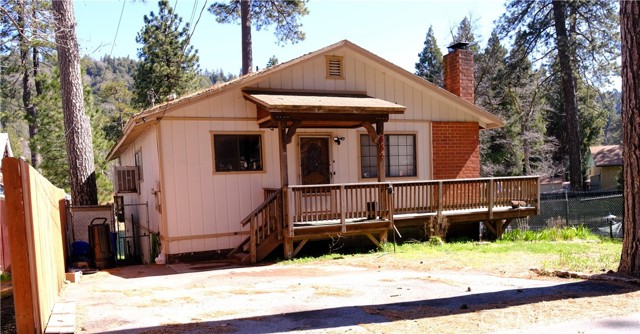 333 Spruce Dr, Crestline, CA 92325