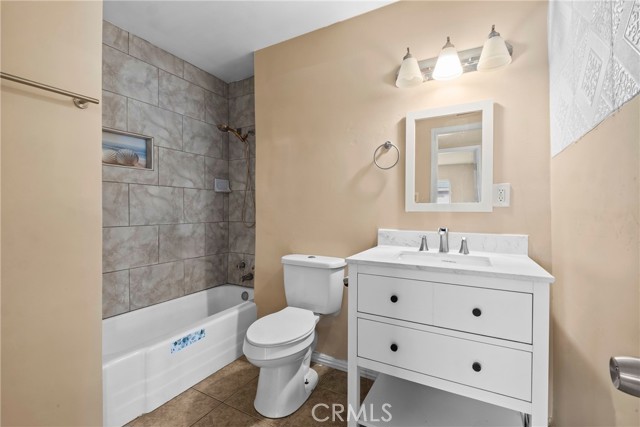 Detail Gallery Image 13 of 23 For 1320 White Ln, Bakersfield,  CA 93307 - 4 Beds | 2 Baths