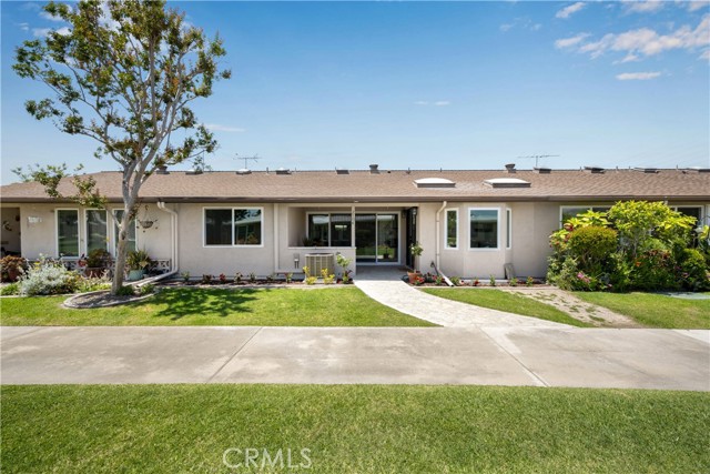 1540 Northwood Road, Seal Beach CA: https://media.crmls.org/medias/aa8cb61d-dd99-4fac-a847-e8a838be9bd8.jpg