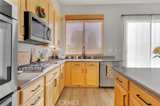 Detail Gallery Image 9 of 45 For 18977 Mono, Hesperia,  CA 92345 - 4 Beds | 2/1 Baths