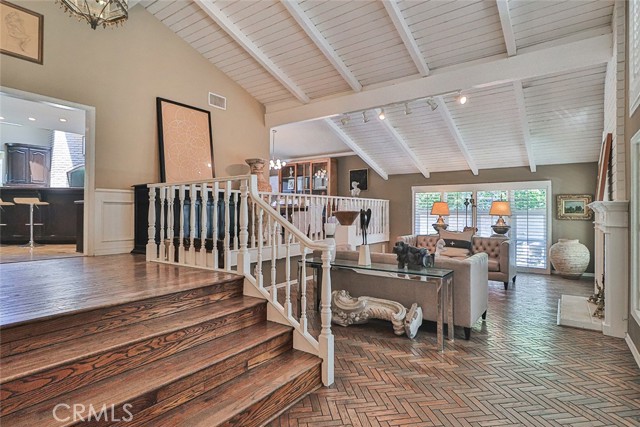 Detail Gallery Image 7 of 74 For 17141 Superior St, Northridge,  CA 91325 - 6 Beds | 4 Baths
