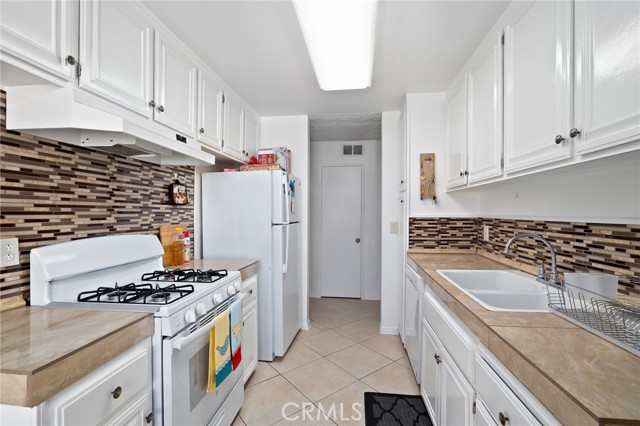 Detail Gallery Image 11 of 24 For 700 W La Veta Ave #I9,  Orange,  CA 92868 - 2 Beds | 2 Baths