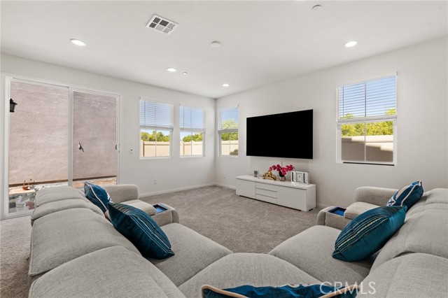 Detail Gallery Image 6 of 45 For 4398 Cadence Way, Oceanside,  CA 92057 - 4 Beds | 2/1 Baths