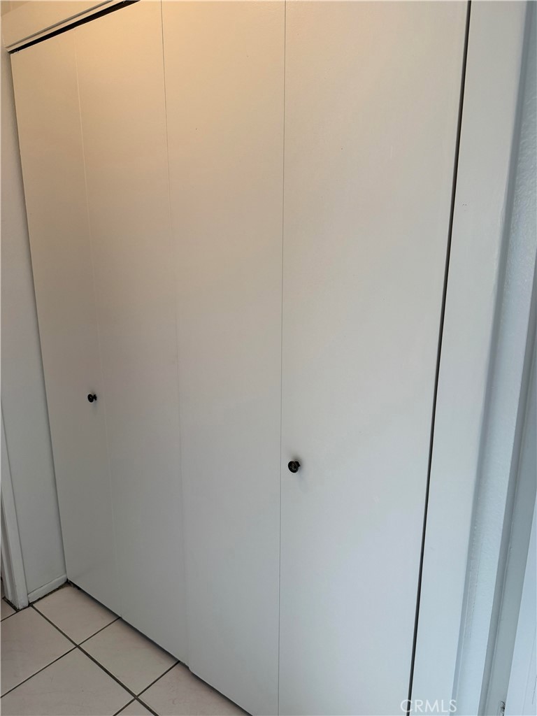 https://media.crmls.org/medias/aa8f3e26-2bd7-43aa-a609-97aab5abdb1a.jpg?preset=X-Large