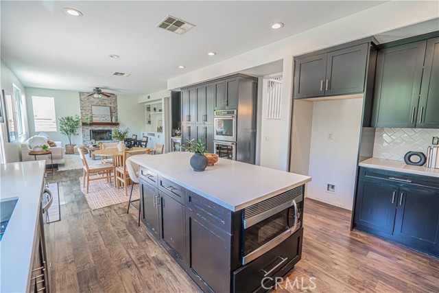 Detail Gallery Image 17 of 62 For 23948 Rustico Ct, Valencia,  CA 91354 - 5 Beds | 3 Baths