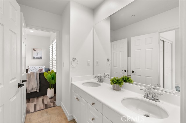 5 Orange Blossom Circle, Mission Viejo CA: https://media.crmls.org/medias/aa91396b-3457-4c2b-beb4-a36f5d4caf2d.jpg
