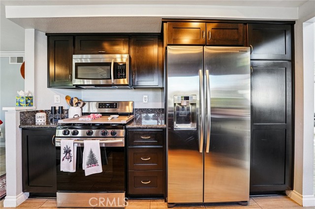 13062 Waterwheel Drive, Corona CA: https://media.crmls.org/medias/aa915da2-01a6-496a-9920-5379c74d7dd1.jpg