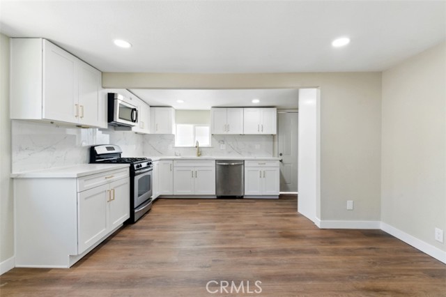 Detail Gallery Image 12 of 53 For 24557 4th St, San Bernardino,  CA 92410 - 3 Beds | 3 Baths