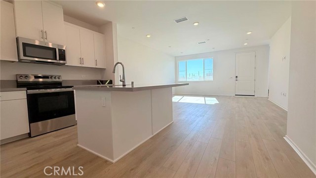 Detail Gallery Image 6 of 25 For 3580 S Eichler Paseo #106,  Ontario,  CA 91761 - 3 Beds | 2/1 Baths