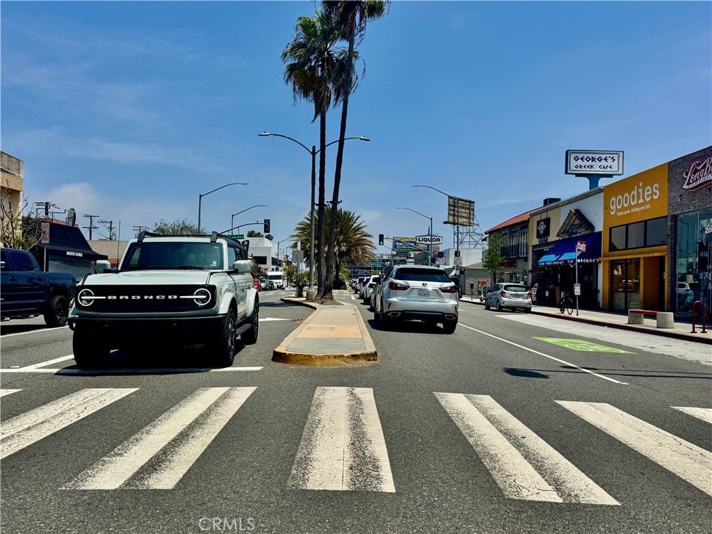 https://media.crmls.org/medias/aa92a896-04f8-4816-817b-93f892cc431f.jpg?preset=X-Large