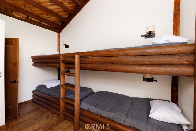 1370 Calgary Drive, Lake Arrowhead CA: https://media.crmls.org/medias/aa937ec3-3f5a-4d0f-9498-c7b45f50f553.jpg