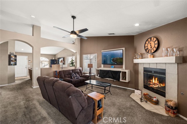 Detail Gallery Image 7 of 34 For 12403 San Dimas, Victorville,  CA 92392 - 4 Beds | 3 Baths