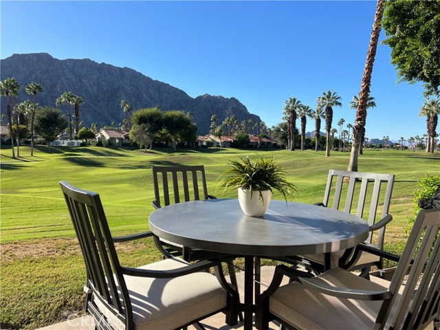 54829 Oakhill, La Quinta CA: https://media.crmls.org/medias/aa93c2bb-3b84-4caa-9f88-5caada1ce561.jpg