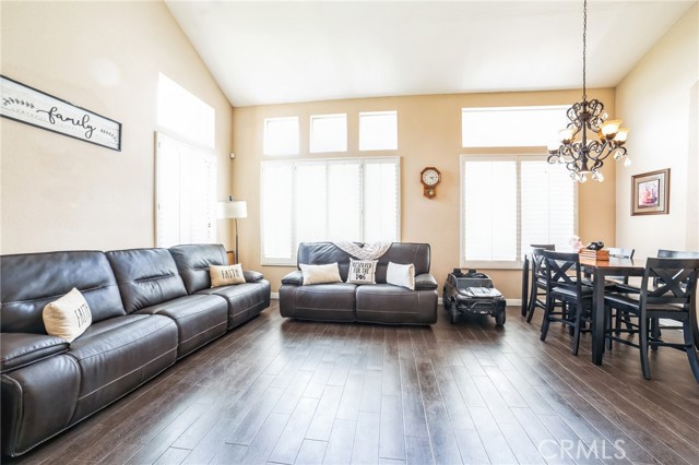 Detail Gallery Image 4 of 37 For 5418 Grand Prix Ct, Fontana,  CA 92336 - 3 Beds | 3 Baths