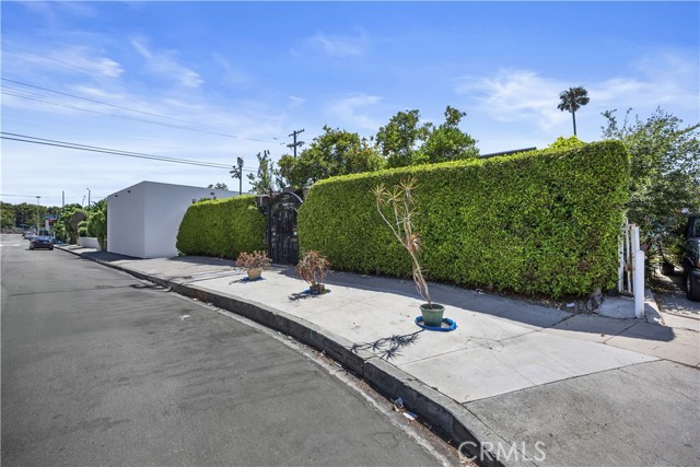 2949 S Harcourt Avenue, Los Angeles CA: https://media.crmls.org/medias/aa9504d3-16b4-4a8b-a1cf-444ad6c0a3ca.jpg