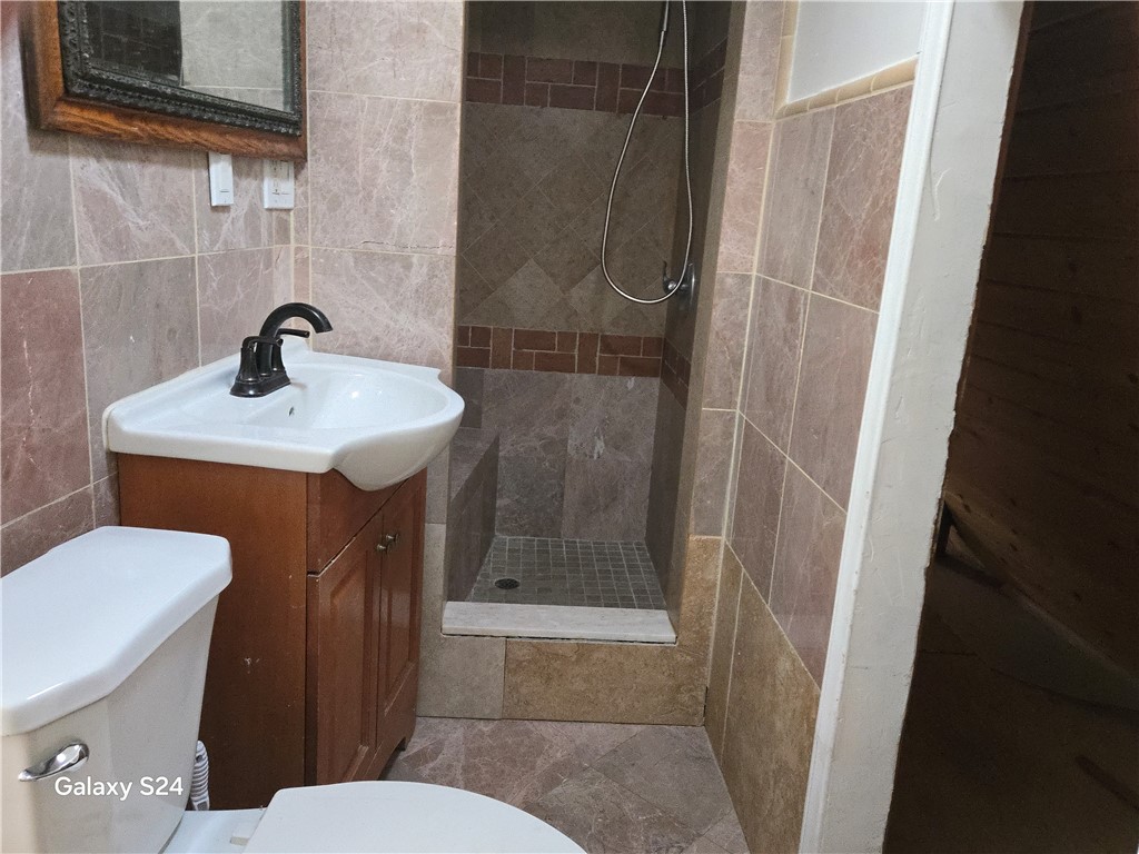 Detail Gallery Image 15 of 25 For 39210 N Shore Dr, Fawnskin,  CA 92333 - 2 Beds | 2/1 Baths