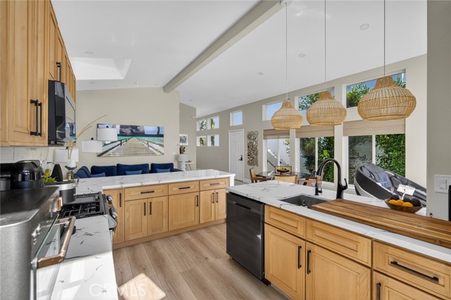 Detail Gallery Image 7 of 32 For 1630 Del Mar, Laguna Beach,  CA 92651 - 2 Beds | 3/1 Baths