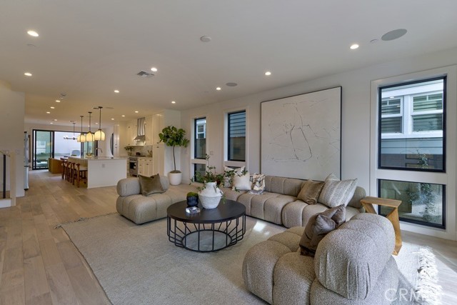 Detail Gallery Image 13 of 41 For 801 Delaware, Huntington Beach,  CA 92648 - 3 Beds | 3/1 Baths