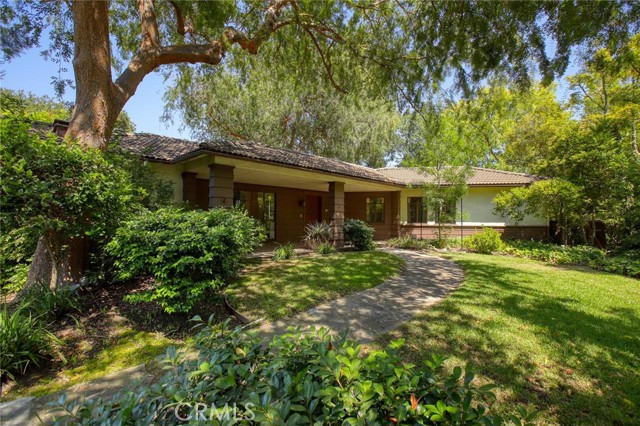 1075 Pine Oak Lane, Pasadena CA: https://media.crmls.org/medias/aa967c6b-3a1c-48db-a7b1-6926844fc67b.jpg