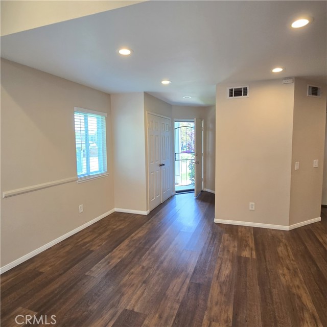 Detail Gallery Image 6 of 29 For 951 Inn Keeper Ln #D,  Corona,  CA 92881 - 3 Beds | 2/1 Baths