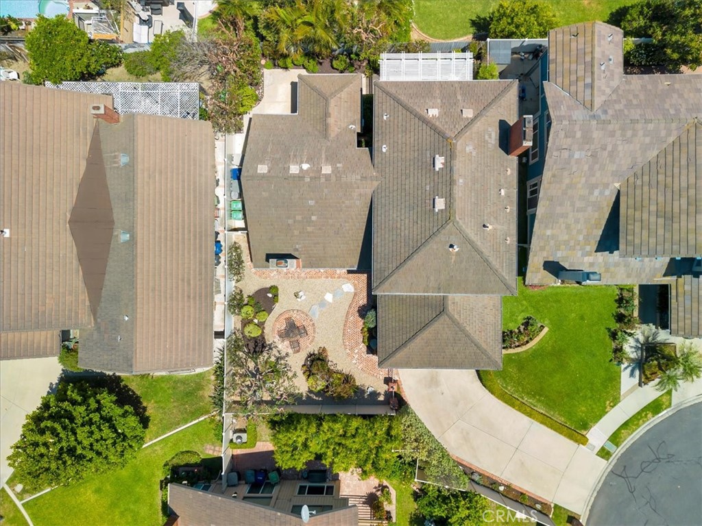 https://media.crmls.org/medias/aa981ee6-bea2-438b-b9a9-b313f45fbf55.jpg?preset=X-Large