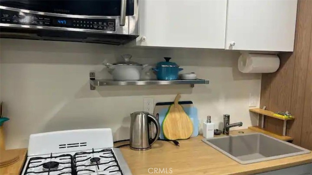 https://media.crmls.org/medias/aa98a19e-1d96-4d8e-bb24-0ad079fff086.jpg?preset=X-Large