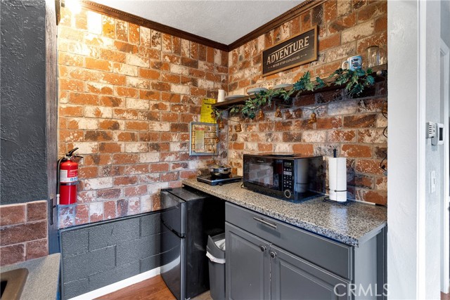 825 Grass Valley Road, Lake Arrowhead CA: https://media.crmls.org/medias/aa990779-f207-4b33-9ca1-a30f0ee8fcbf.jpg