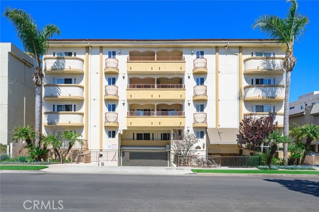 1828 Glendon Avenue, Los Angeles CA: https://media.crmls.org/medias/aa99e0e8-63a1-4b2d-995a-1ebb1d7da82e.jpg
