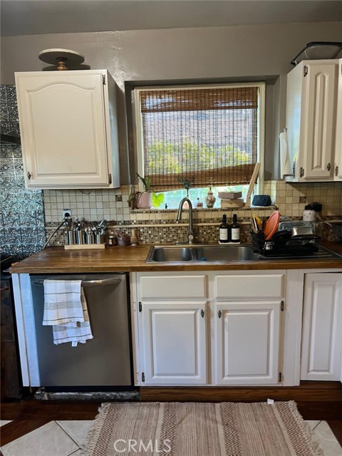9312 Garden View Avenue, South Gate CA: https://media.crmls.org/medias/aa9ac536-4ff8-45cc-9bc9-af15ad7e6fd4.jpg