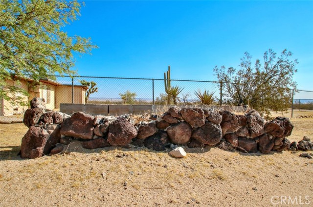 Detail Gallery Image 13 of 45 For 62105 Moon Dr, Joshua Tree,  CA 92252 - 1 Beds | 2 Baths