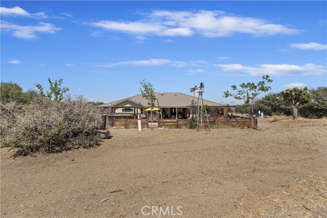 8328 Chateau Road, Phelan CA: https://media.crmls.org/medias/aa9bf52d-7878-46bc-ae79-73905e65f2a2.jpg