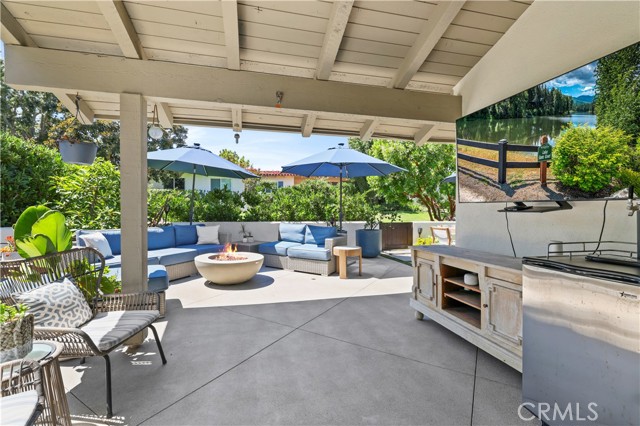Detail Gallery Image 2 of 32 For 455 Vista Grande, Newport Beach,  CA 92660 - 3 Beds | 2 Baths