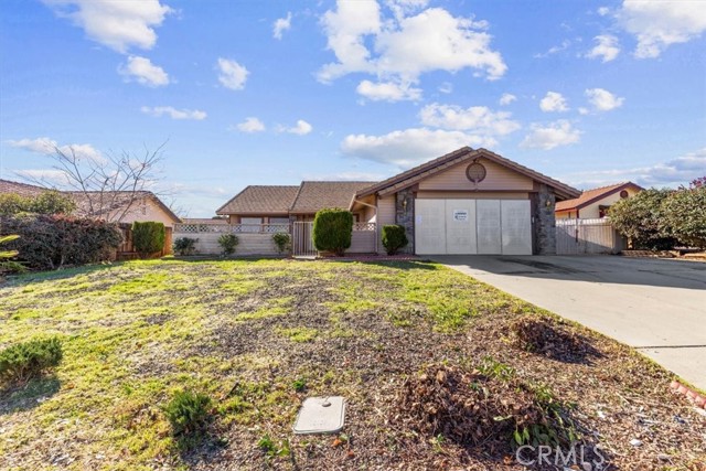 Detail Gallery Image 3 of 37 For 13511 Mountain Drive, Hesperia,  CA 92344 - 4 Beds | 2 Baths