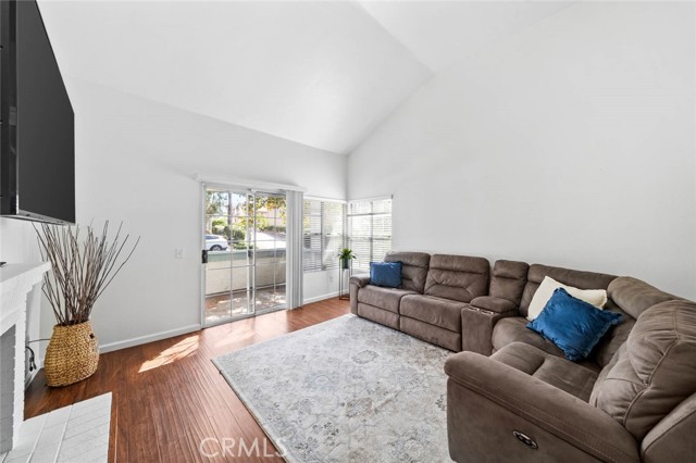 Detail Gallery Image 4 of 27 For 3218 Old Bridgeport Way, San Diego,  CA 92111 - 2 Beds | 2/1 Baths