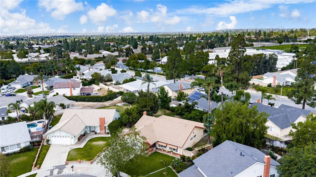 https://media.crmls.org/medias/aaa0136b-6dfa-4d9d-ba6e-fe3c2c72cc82.jpg?preset=X-Large