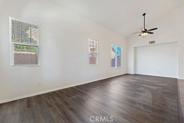 Detail Gallery Image 8 of 40 For 3147 Red Cedar, Hemet,  CA 92545 - 4 Beds | 2/1 Baths