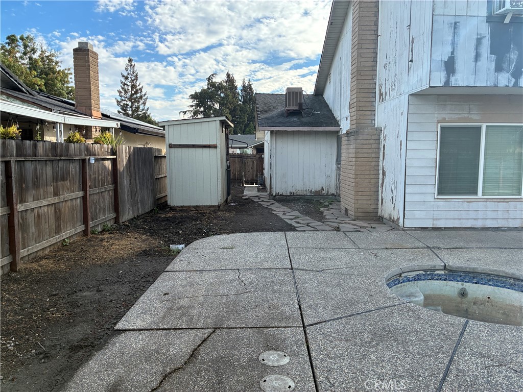 https://media.crmls.org/medias/aaa1c52d-de84-40fb-ae43-327a4275abde.jpg?preset=X-Large